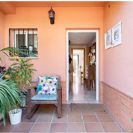 3 La Casa De Marilo Homestay *